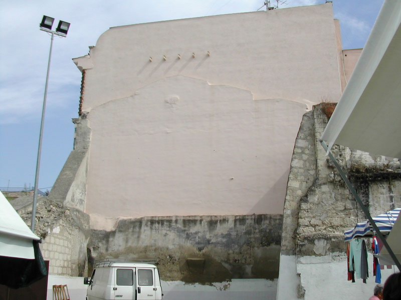 Photo d'un mur avant ajout des peintures décoratives