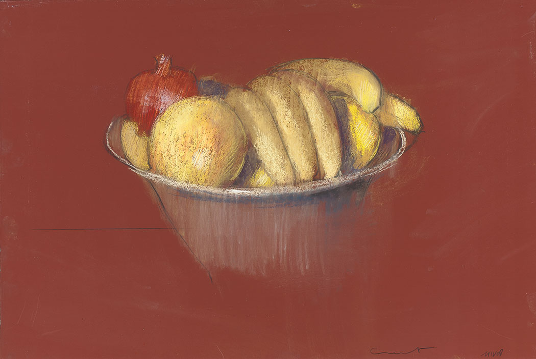 Pastel sec d'un haut plat à salade esquissé avec bananes, grenades rouges et pomelos