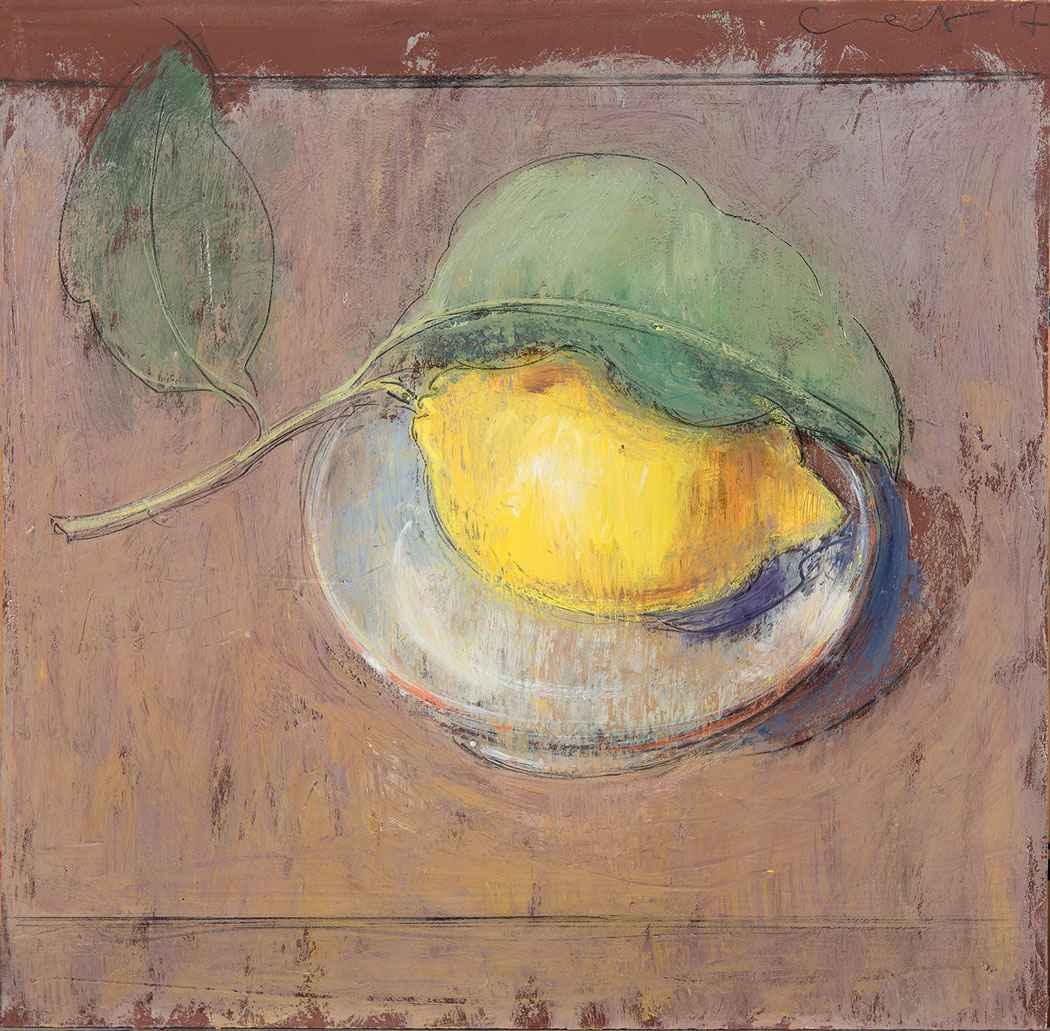 Peinture à l'huile sur bois d'un citron jaune avec tige et feuilles dans une petite assiette