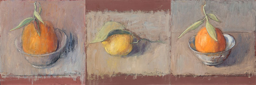 Triptique de peintures à l'huile sur bois de deux mandarines entourant un citron jaune avec tige et feuilles