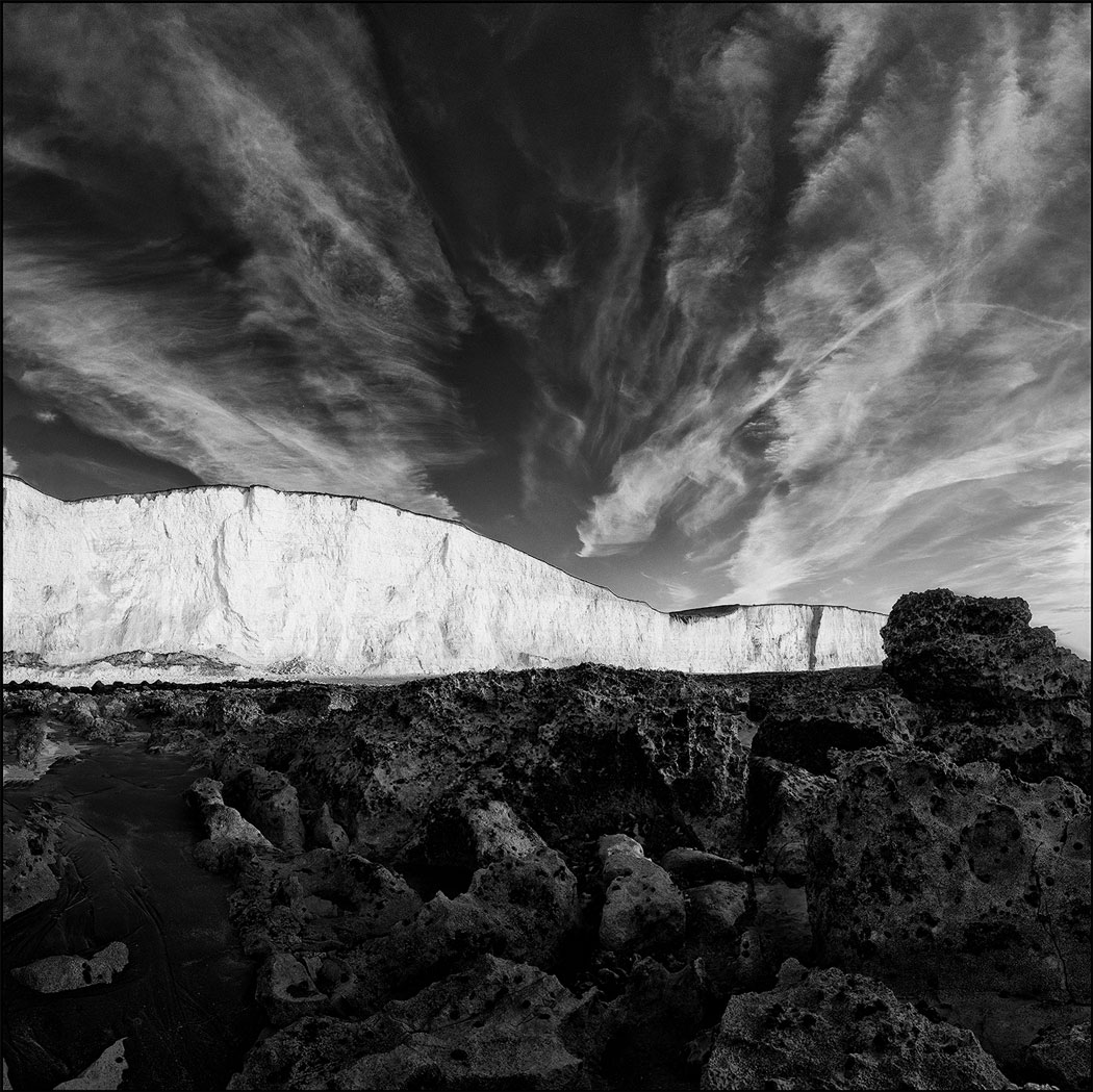 Photographie numérique d'un bout de falaise et de rochés à Ault
