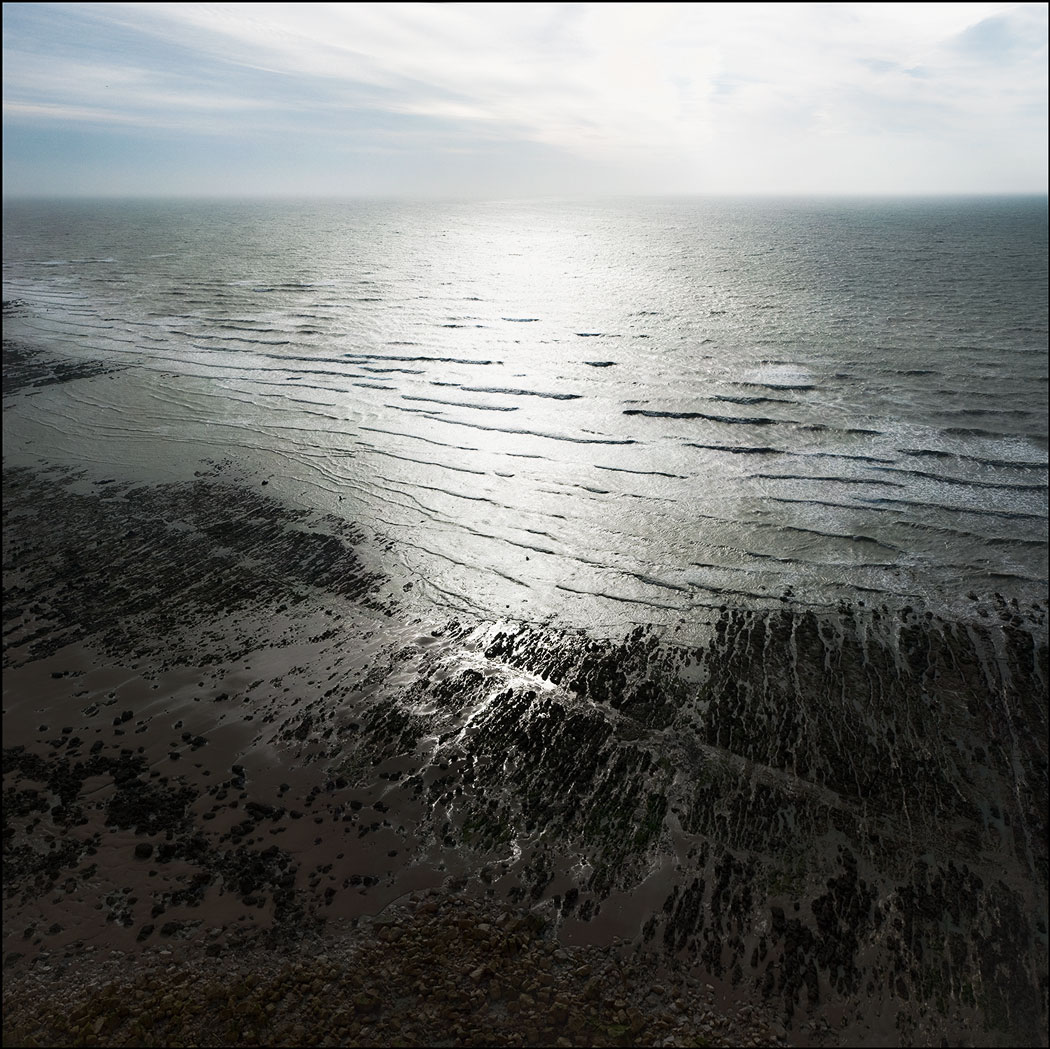 Photographie numérique en couleur et en plongée de la plage de Ault