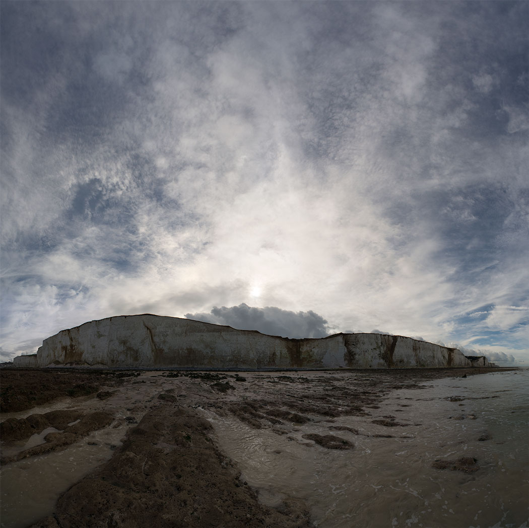 Photographie numérique fisheye de la falaise vu de face et de la plage