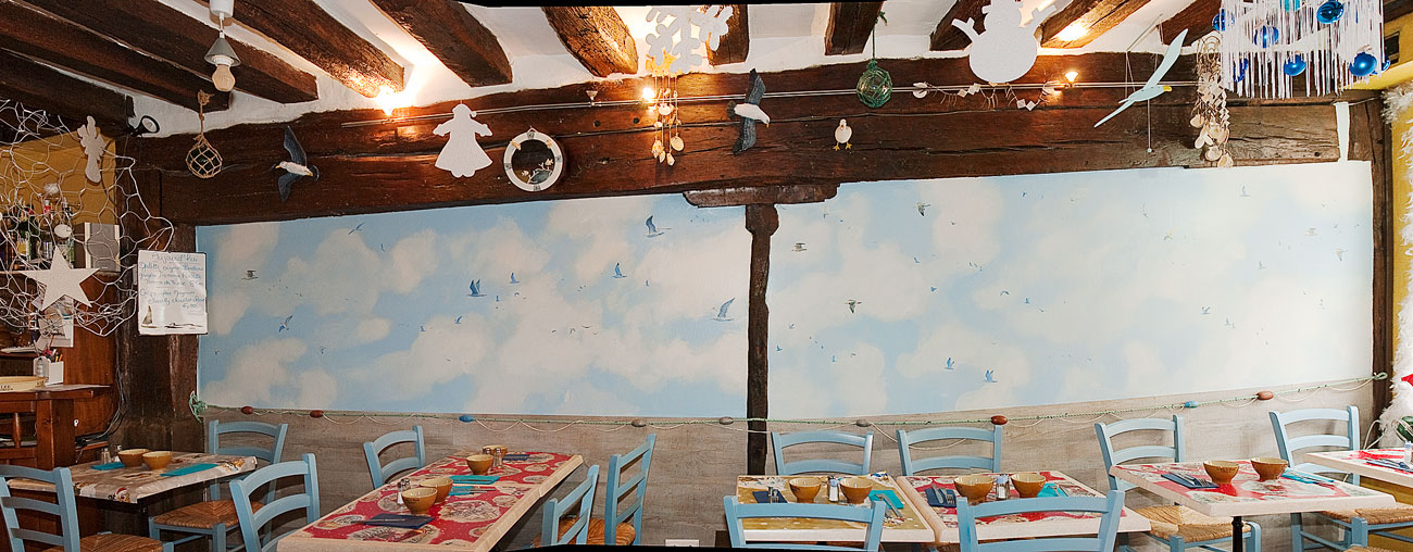 Panoramique interne du restaurant breton avec faux ciel